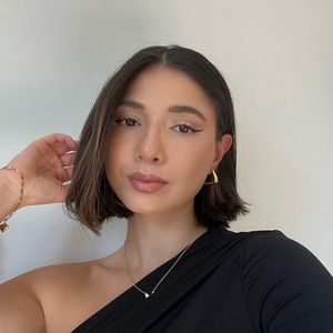 Meet your Posher, Lara